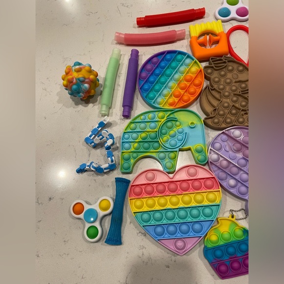 🤍Fidget Toy Bundle🤍 - Picture 3 of 5